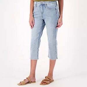NYDJ Curves 360 Slim Straight Capri Light Wash Womens 16P NWT